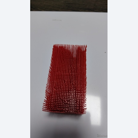 Red Nylon replacement bristle block for YYC, 100 x 50 x 49 mm, red bristle-side original photograph.
